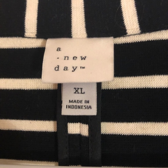 A New Day black and white striped knit blazer size XL - Picture 3 of 3